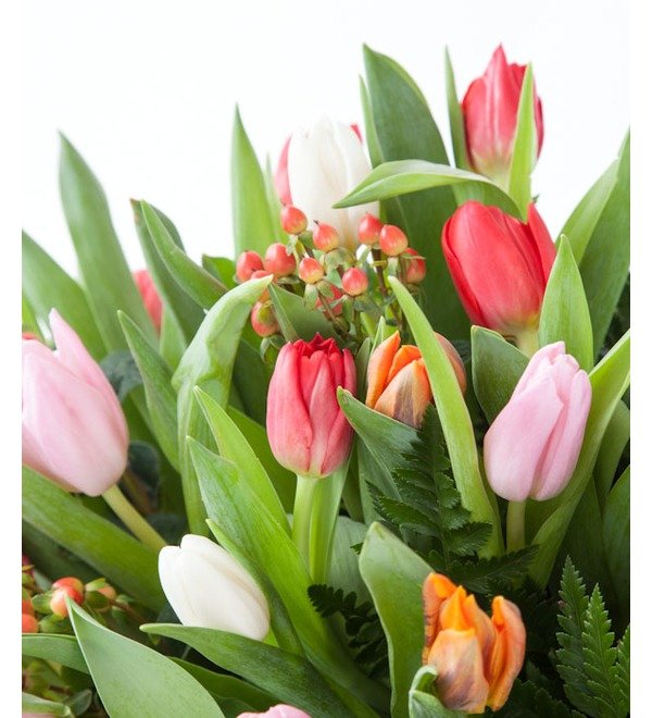 Композиция из 51 тюльпана с зеленью Весенняя романтика US AT751 NEW – фото № 4