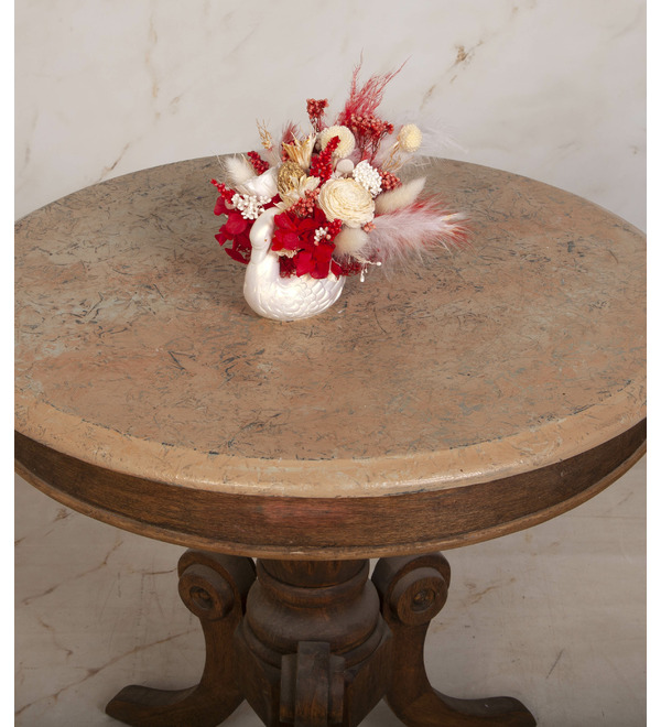 Композиция из стабилизированных цветов и сухоцветов Лебедь – фото № 4