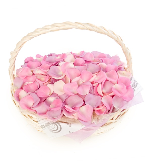 Композиция в корзине из розовых лепестков роз RUPMX4 GER – фото № 1