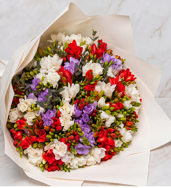 Bouquet-solo of fragrant freesias (25, 35, 51, 75 or 101) – photo #1