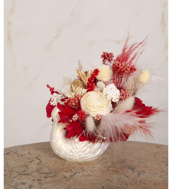 Композиция из стабилизированных цветов и сухоцветов Лебедь – фото № 1