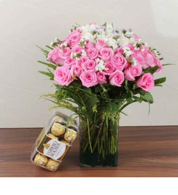 Букет из 75 роз в вазе с коробкой конфет. gaicom0628 HER – фото № 1