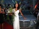 ... и своим новым автомобилем Chrysler