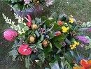 площадка перед сценой была заставлена букетами цветов