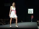  идеальный стрит-шик:  трикотажное платье с кроссовками adidas