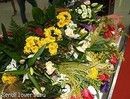 ...вместе с роскошными букетами цветов