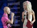 ведущие шоу Роман Третьяков и Ольга Бузова