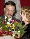 знаменитый адвокат Михаил  Барщевский наградил лучшую  женщину-юриста 2004 года