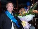 выигрывший стал обладателем уникального "каната" и шикарного букета цветов...