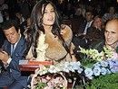 ... а вместе и ним - множество цветочных подарков