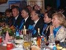участники застолья прислушивались к мудрым тостам...