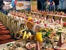 ожидая будущих рекордсменов, огромный стол ломился от разнообразных яств...