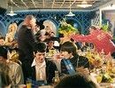 первый тост был отмечен  шикарными букетами цветов...